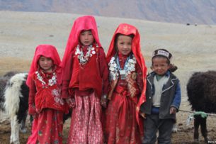 Депутаты ознакомились с условиями проживания памирских кыргызов в Чон-Алайском районе