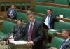 Голосовой помощник Siri прервал выступление министра обороны Великобритании в парламенте