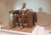 Скульптуру Назарбаева установили в Национальном музее в Астане: Она выглядит как копия с памятника Линкольна