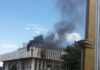 В Бишкеке горит здание Филармонии (фото, видео)