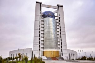 Узбекские телеканалы отключили от туркменского спутника из-за показа боевика «Призрачная шестерка»