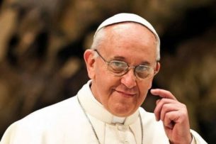 Папа Франциск изменил текст молитвы «Отче наш». Соцсети и церковные иерархи возмущены