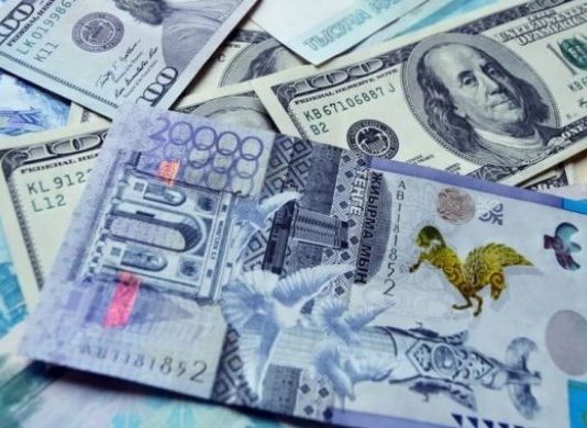 Ждать ли казахстанцам доллара по 500 тенге, ответили финансисты