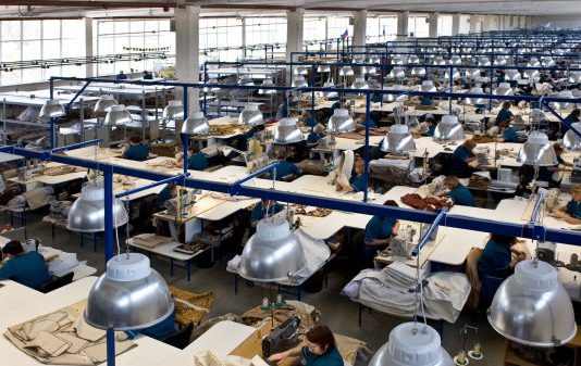 В Таджикистане третий год не могут продать конфискованную фабрику  украинского олигарха