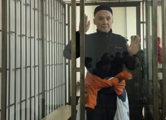 Отец Суталинова заплакал на суде (видео)