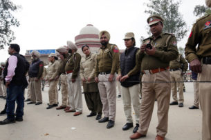 В Индии боевики напали на полицейский патруль: пять человек погибли, трое ранены