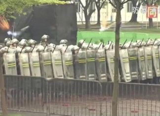 Китайский гарнизон в Гонконге запостил видео про разгон беспорядков. Протестующие насторожились