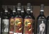 Итальянский магазин продавал вино и сувениры с изображением Гитлера