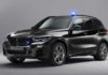 BMW представил бронированный кроссовер BMW X5 VR6 Protection. Он способен выдерживать обстрелы из АК-47  и взрывы ручных гранат
