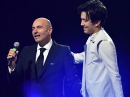 На Западе и в России он никому не нужен, только в Китае: фанаты Димаша Кудайбергена дали советы, как ему строить карьеру