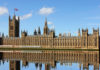 Британский парламент официально приостановил работу