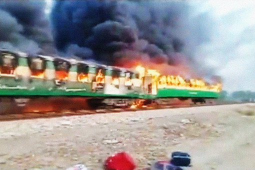 Завтрак в поезде унес жизни 73 человек в Пакистане