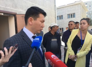 Адвокаты Атамбаева будут просить суд проводить заседания без него