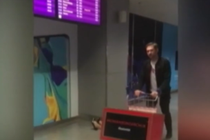 Ноги торчали из чемодана: из-за женских конечностей в аэропорту  началась паника