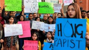 Протесты после известия об убийстве девушки прокатились по всей стране. На фото: протестующие в городе Амритсар, 1 декабря 2019 года
