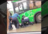«Алга под автобусы!»: Человек остановил движение на улице в Алматы