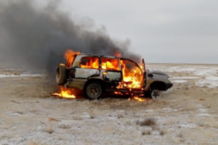 В Казахстане браконьеры подожгли свой Land Cruiser убегая от погони