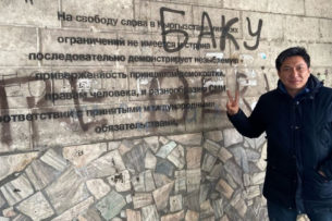 На месте, где напали на журналиста Болота Темирова, появилась неоднозначная надпись (фото)