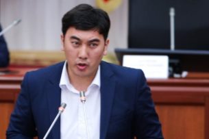 Депутат Каракольского горкенеша заявил об избиении коллегой