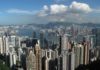 Власти Гонконга решили раздать всем совершеннолетним жителям по 1300 долларов США. Почему?