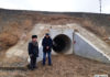 Жители казахстанского села, чтобы куда-то попасть, проходят через подземную трубу
