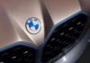 BMW представила новую эмблему