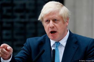 Британский премьер Борис Джонсон вплотную подошел к отставке: Его правительство почти развалилось