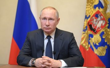 В Кремле отреагировали на порванный чиновником портрет Путина
