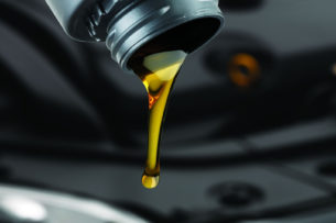 Зимнее моторное масло существует – как распознать, какое заливать?