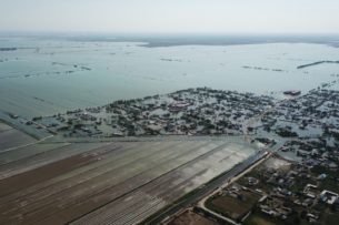 Казахстан направил ноту Узбекистану из-за наводнения в Мактаарале