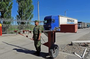 На КПП «Кен-Булун» на кыргызско-казахской границе начался пропуск грузовиков с пустыми контейнерами