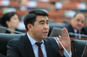 Жанар Акаев: В следующий раз обязательно проголосую против законопроекта «О манипулировании информацией»