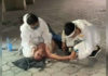 Успели подключить к кислородному аппарату: Волонтеры спасли мужчину на улице Бишкека