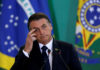 Отрицавший COVID-19 президент Бразилии нашел у себя симптомы коронавируса