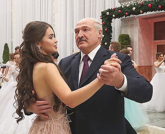 В сеть попал зажигательный танец Александра Лукашенко (видео)
