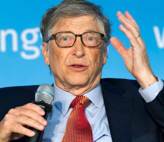 Билл Гейтс продолжает управлять Microsoft из-за кулис после скандальной отставки — СМИ