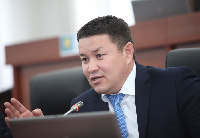 Талант Мамытов сложил с себя полномочия спикера парламента Кыргызстана