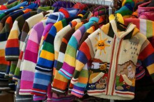 Российской таможенники пресекли ввоз контрафактной детской одежды из Кыргызстана