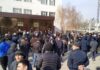 В Баткенской области близкие задержанных в Таджикистане вышли на митинг