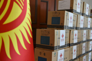 В Кыргызстан поступила китайская вакцина от COVID-19