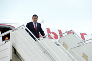 Садыр Жапаров вылетел в Турцию с официальным визитом