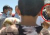 В Узбекистане чиновник зажевал карту памяти камеры журналистов телеканала