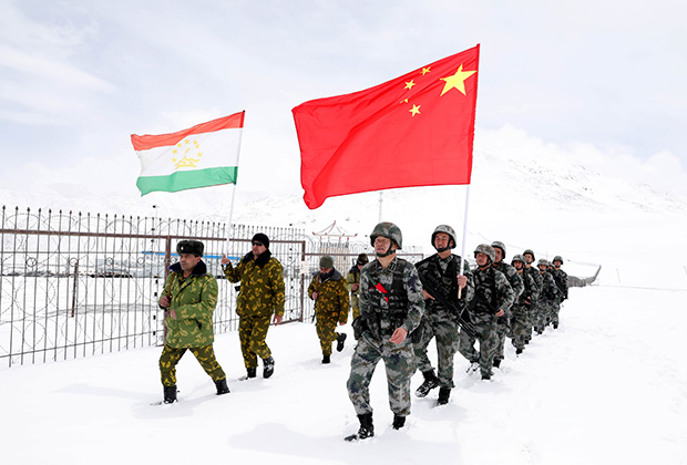 МИД Китая опроверг сообщения СМИ о строительстве военной базы в Таджикистане