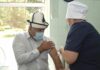 Муфтий Кыргызстана получил вакцину от COVID-19