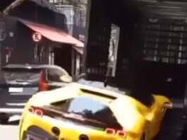 С подъемника уронили самую мощную и дорогую Ferrari (видео)