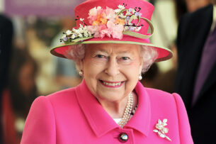 Королева Елизавета II потроллила не узнавших ее туристов