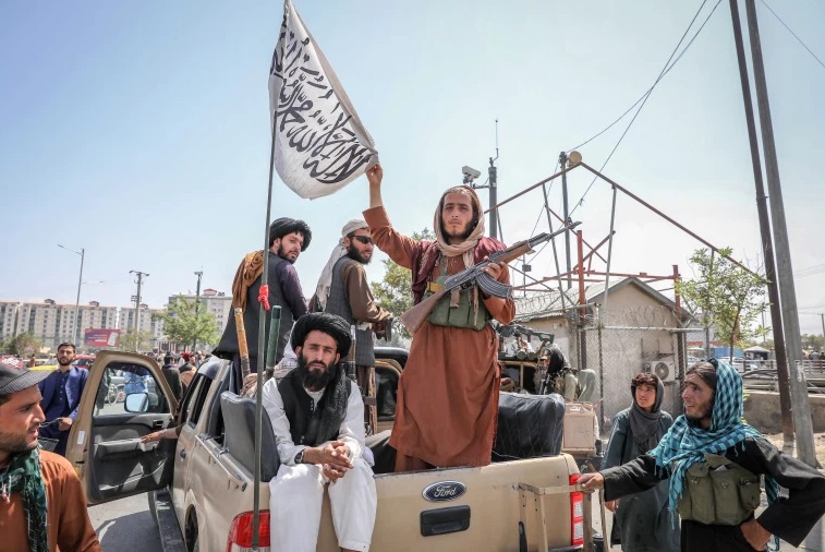 Reuters: талибы заявили об установлении полного контроля над Афганистаном. Жители соседних с Панджшером провинций уезжают в Кабул