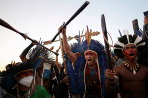 Организация коренных народов Бразилии обвинила президента Болсонару в геноциде и экоциде и обратилась в Гаагский трибунал