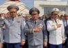 В ГКНБ объяснили, почему Камчыбек Ташиев во время исполнения гимна не отдал честь, а приложил руку к груди