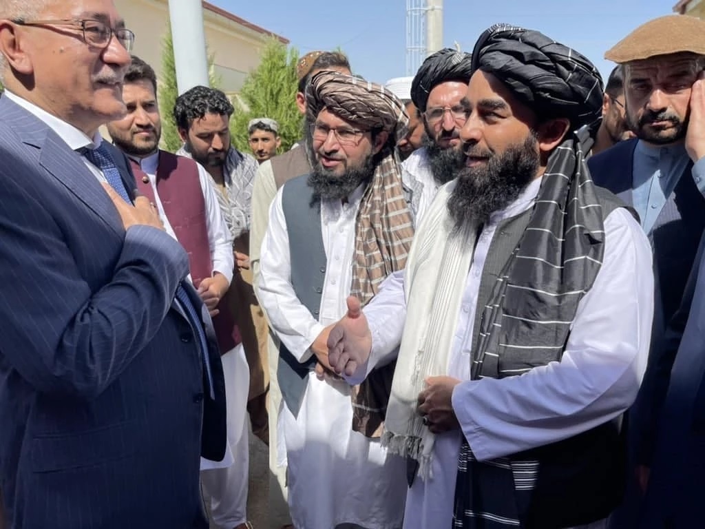 Узбекистан передал Талибану гуманитарную помощь